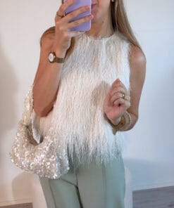 Witte fluffy mouwloze top