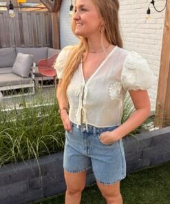 Alternative view of Cropped blouse crème met strikjes